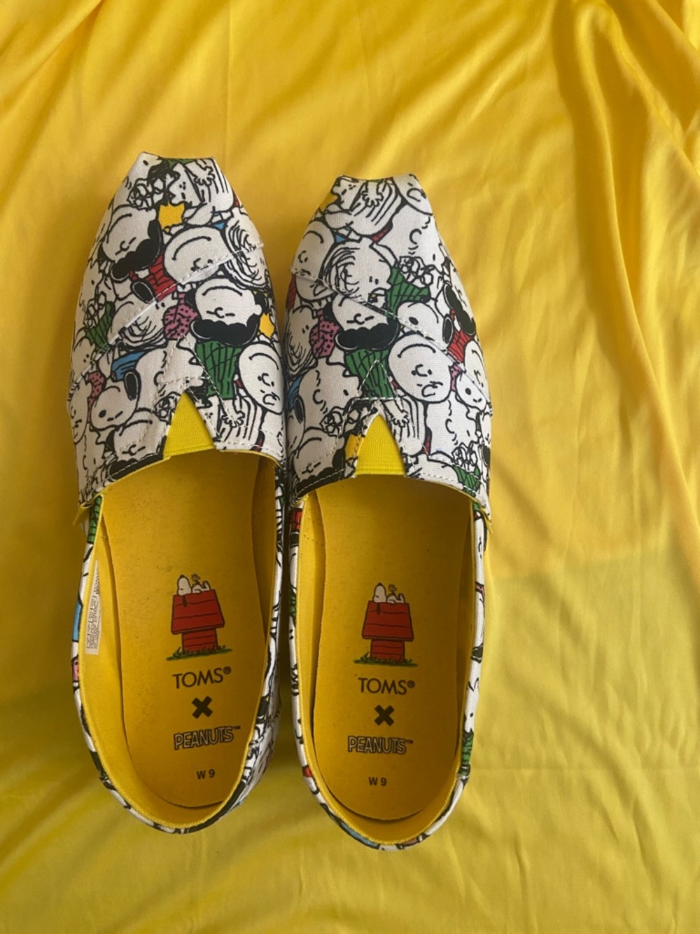 TOMS x Peanuts womens White Multi-Character Slip-On One Piece Shoes
